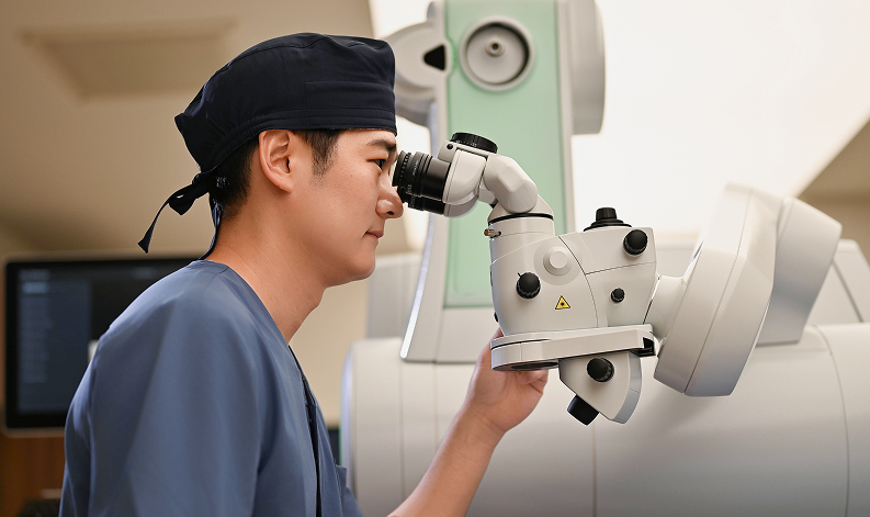 Dr. Min Hwan Kim
